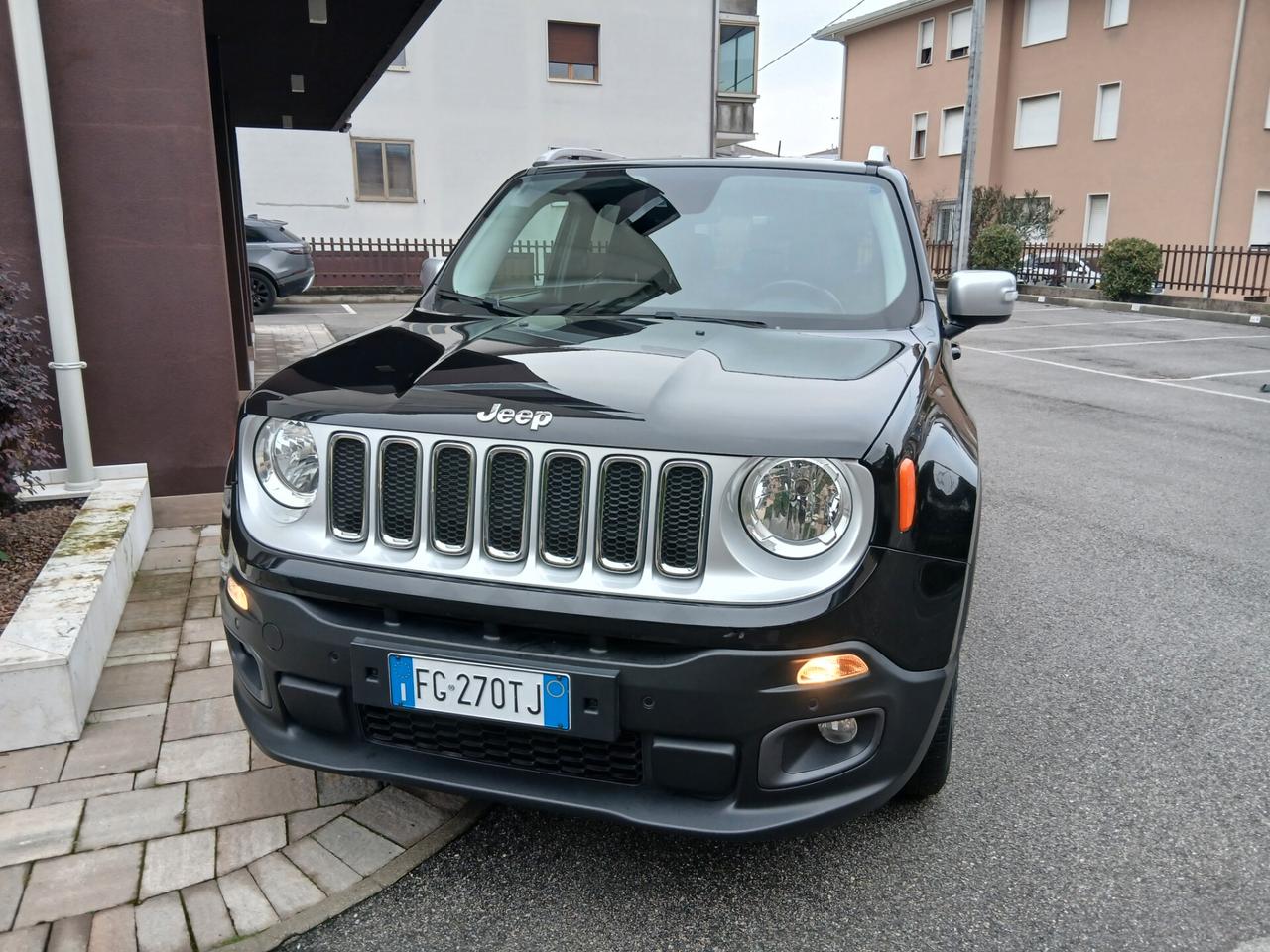Jeep Renegade 1.6 Mjt 120 CV Limited tua a € 199 mese