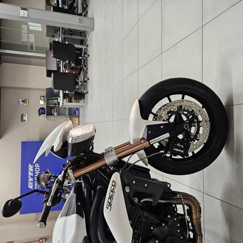 Triumph Speed Triple 1050 - 2011