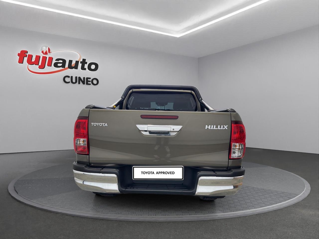 Toyota Hilux 2.4 d-4d M/T DC 4WD Lounge