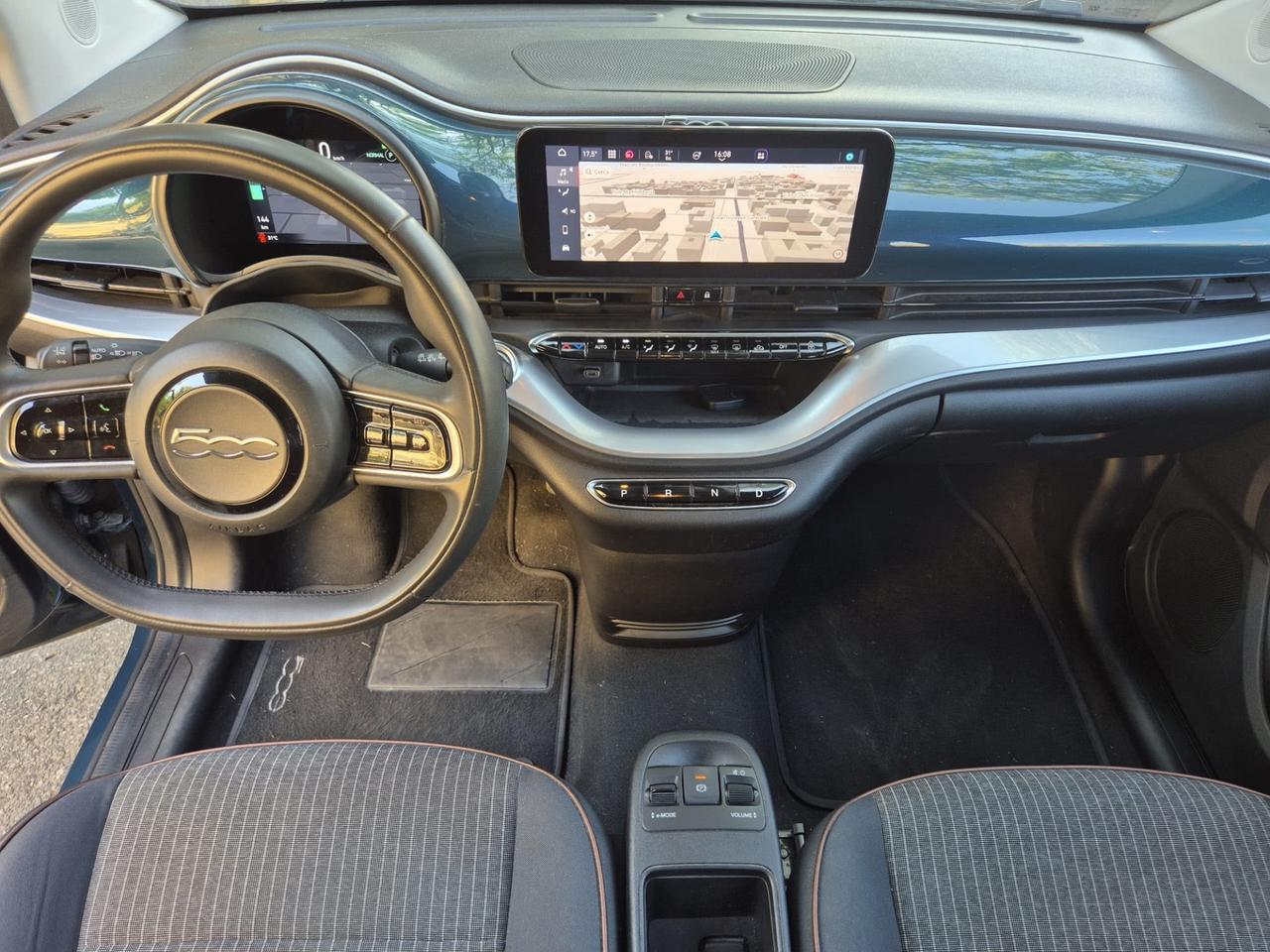 500e 42 kWh Long Range Display CRUISE CONTROL