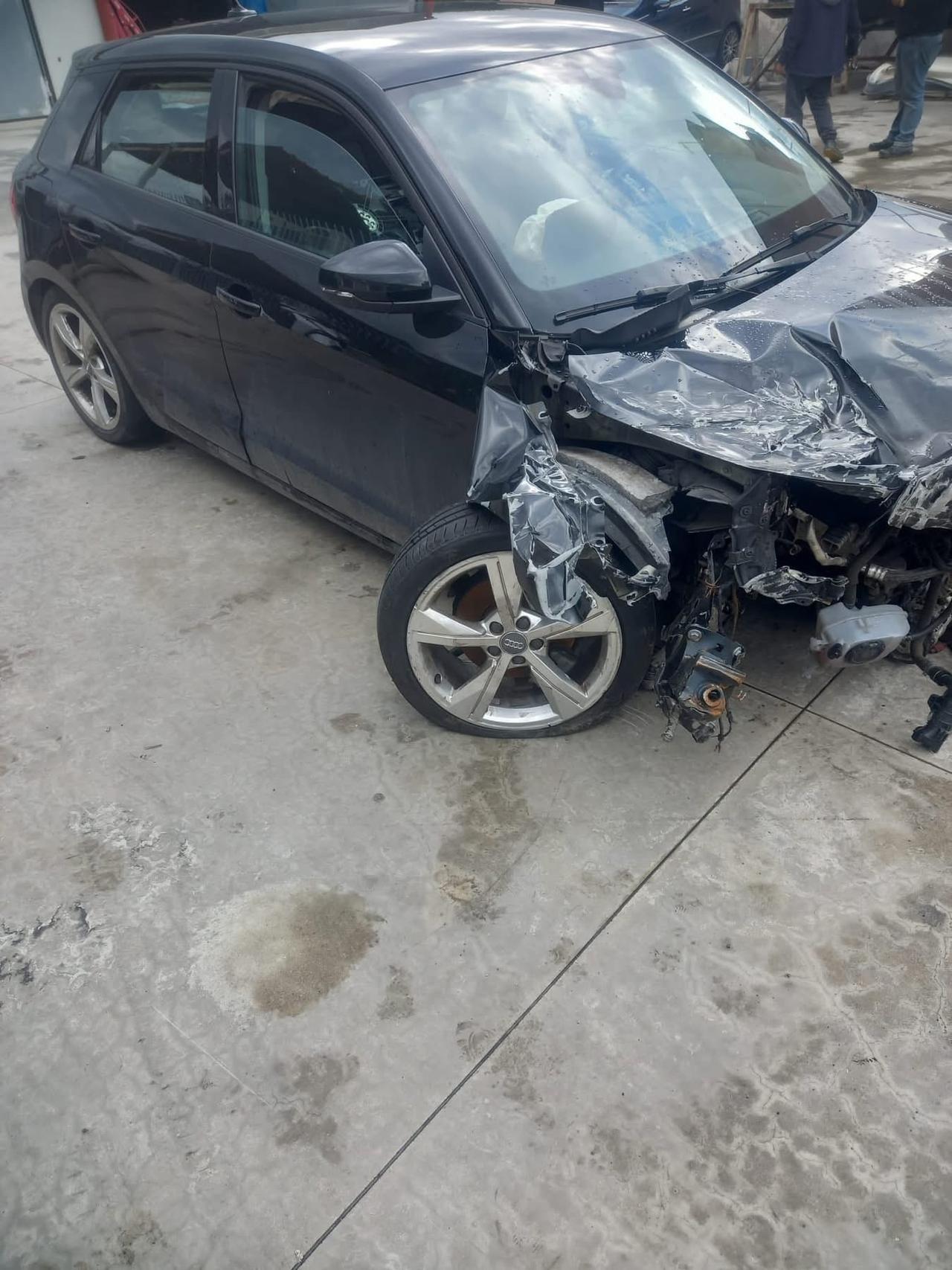 Audi A1 sinistrata incidentata