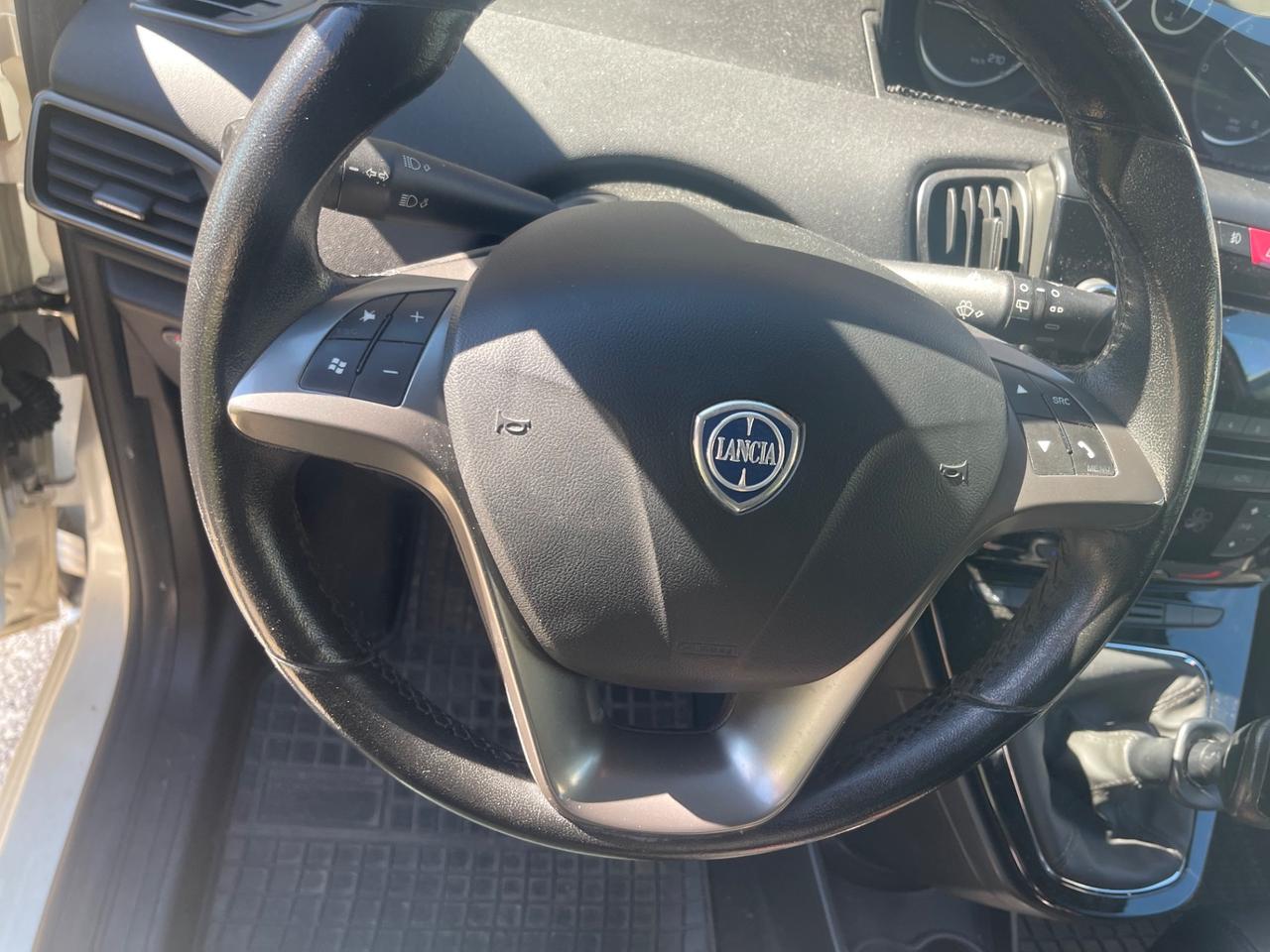 Lancia Ypsilon 1.2 69 CV 5 porte GPL Ecochic Platinum SI NEOPATENTATI