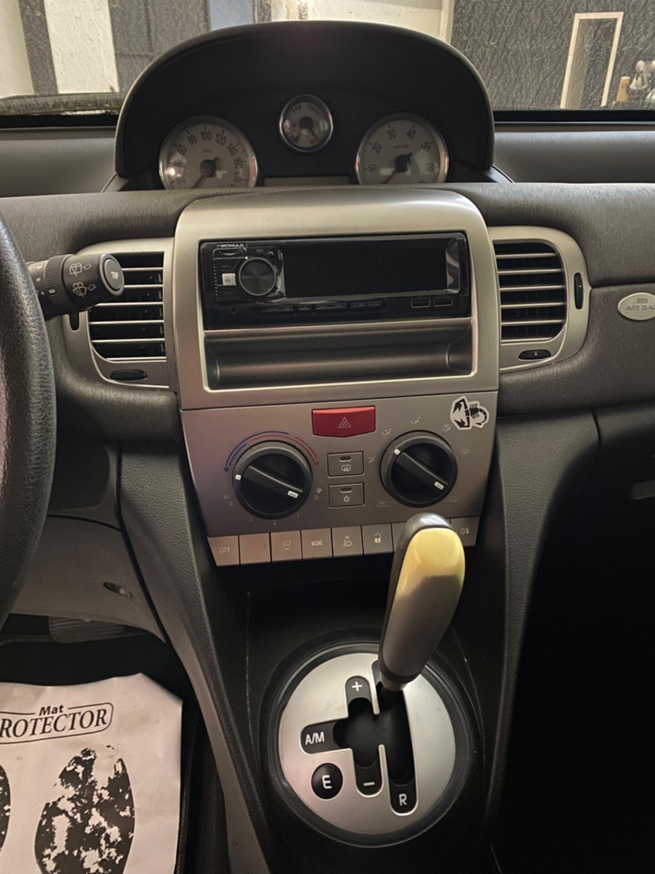 Lancia Ypsilon 1.4 16V Platino