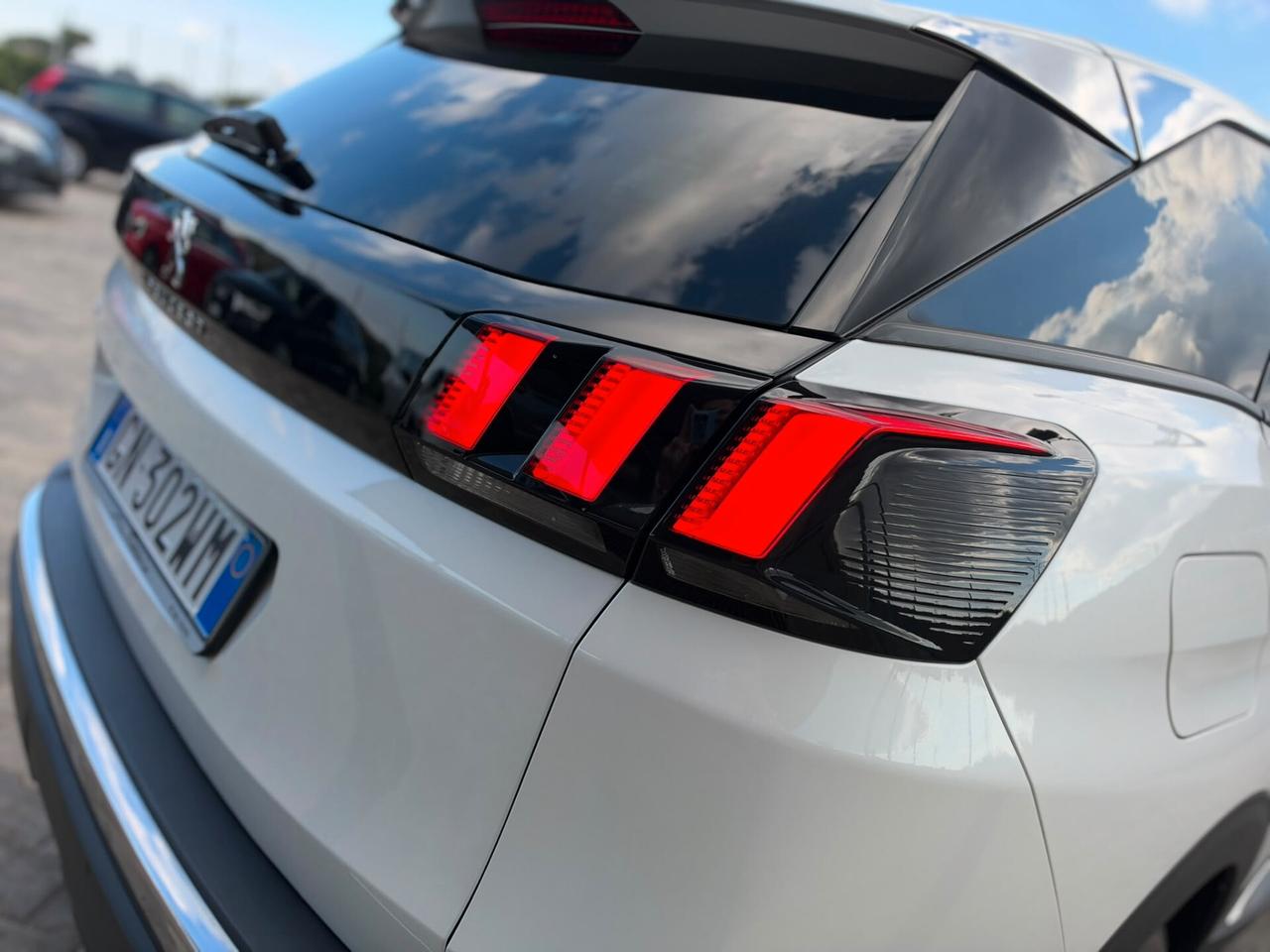 PEUGEOT 3008 1.5 HDI 130CV ALLURE 2023
