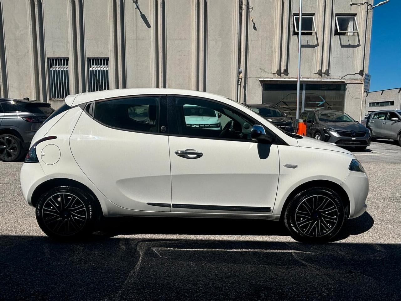 Lancia Ypsilon 1.0 FireFly 5 porte S&S Hybrid Ecochic Gold