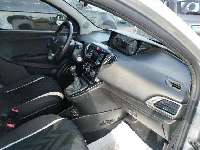 LANCIA Ypsilon 1.2 69 CV 5 porte Gold