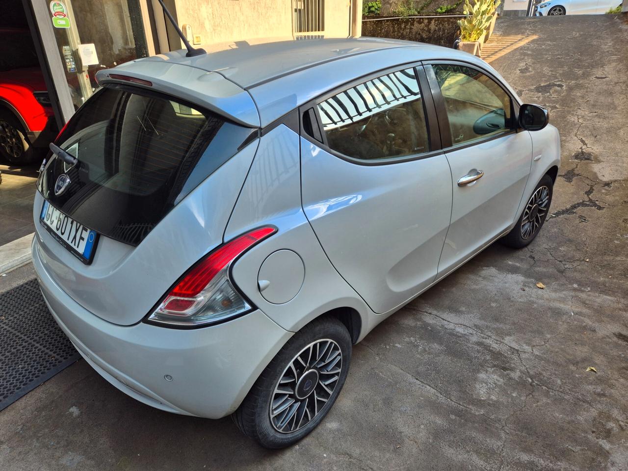 Lancia Ypsilon 1.2 69 CV 5 porte S&S Platinum