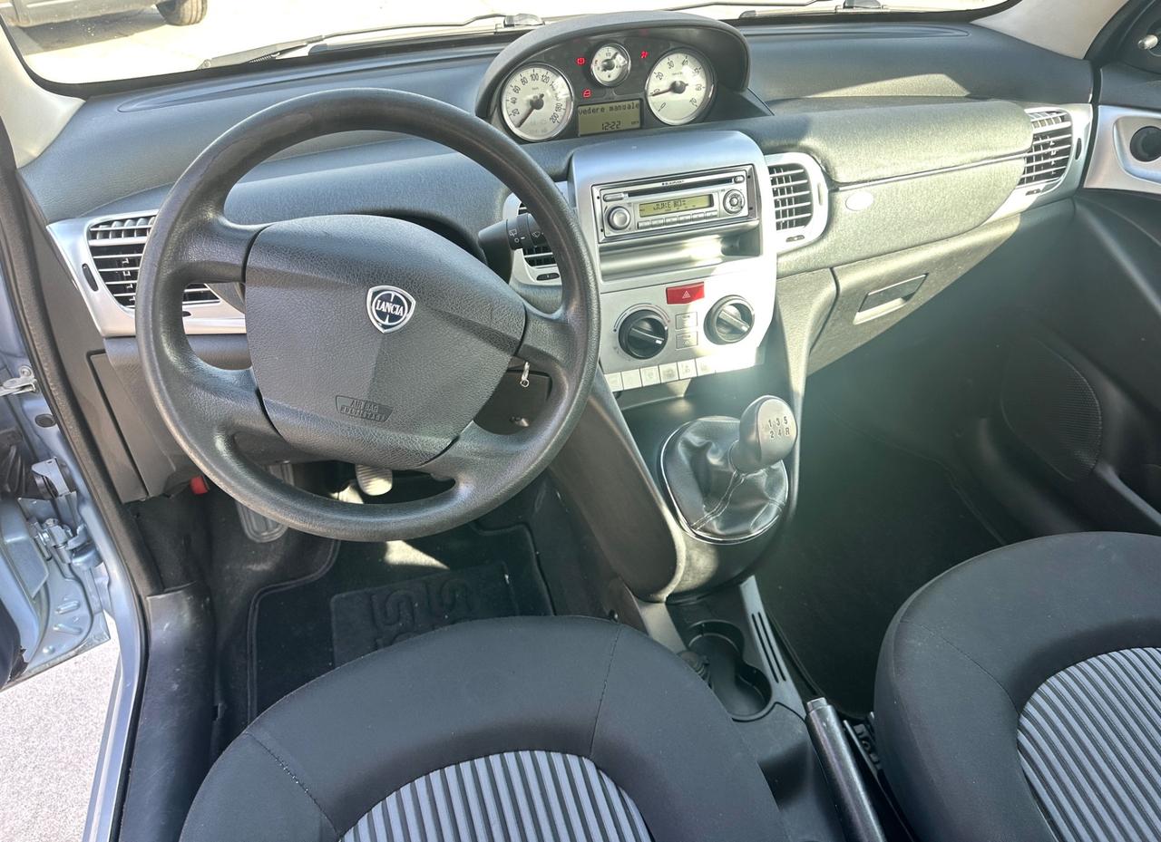 Lancia Ypsilon 1.3 MJT 75 CV 3p VERSUS