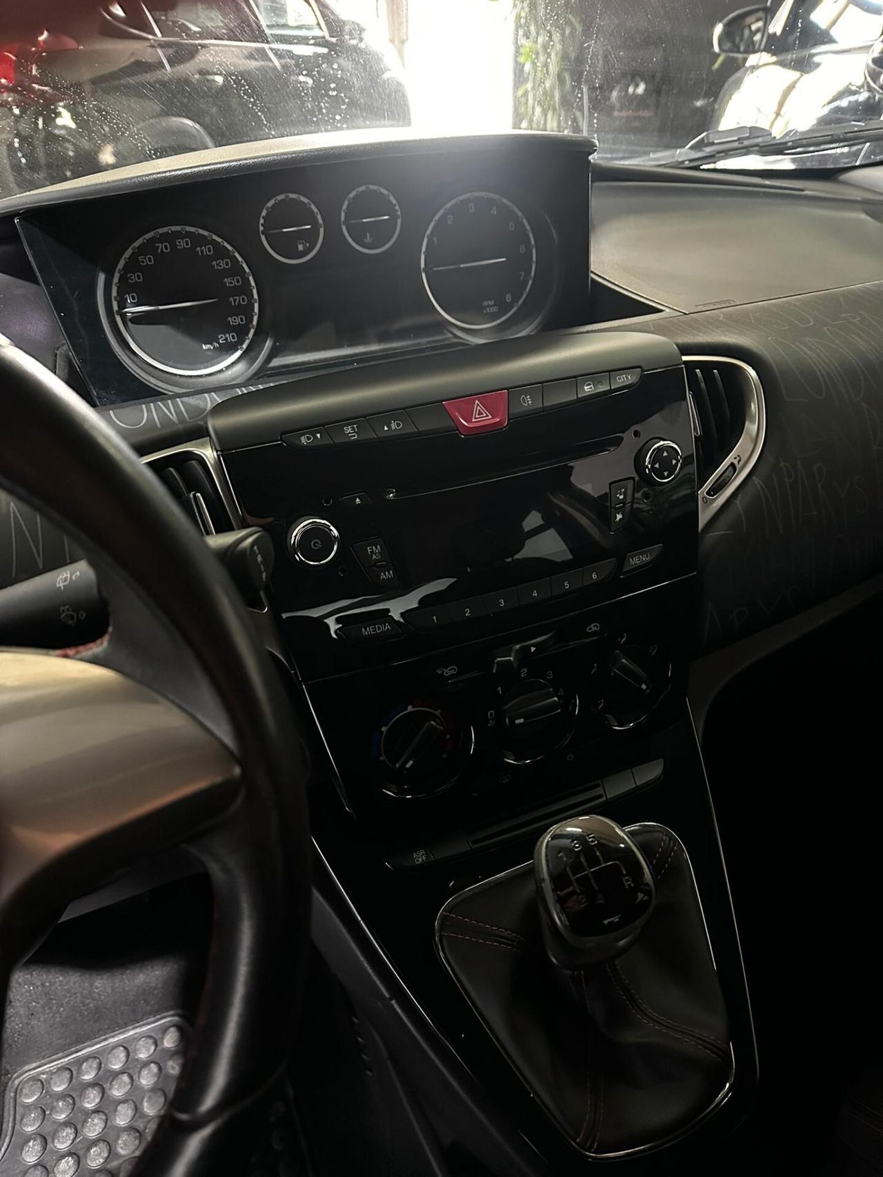 Lancia Ypsilon 1.2 69 CV 5 porte S&S Platinum