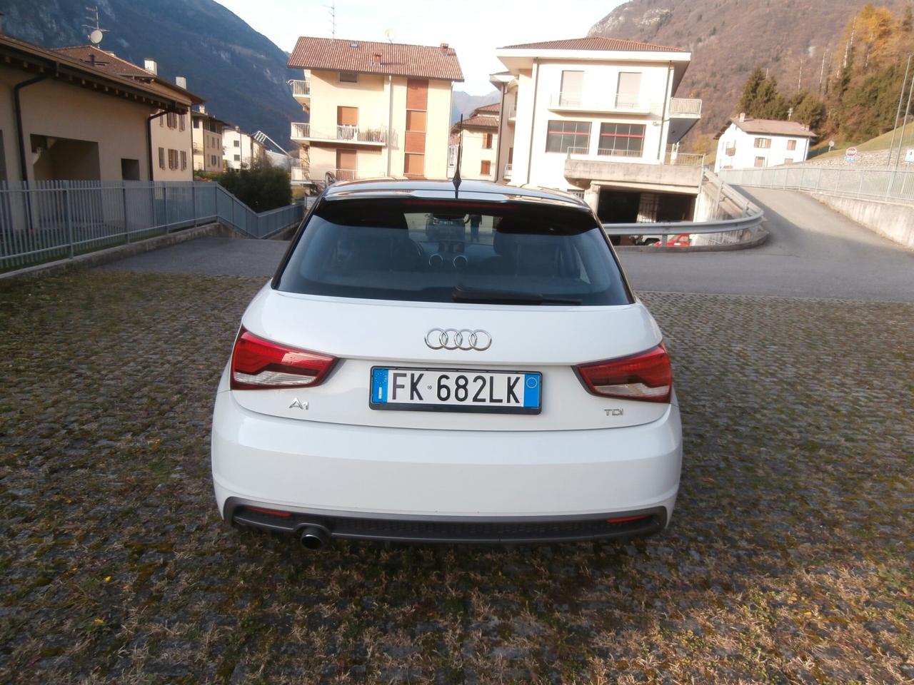 Audi A1 1.4 TDI 90 cv S. LINE Bicolore Neopatentati