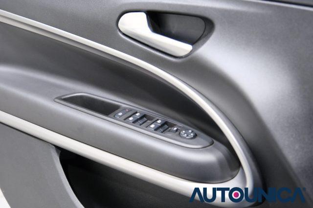 JEEP Avenger 1.2 TURBO 100 CV LONGITUDE FARI LED NEOPATENTATI