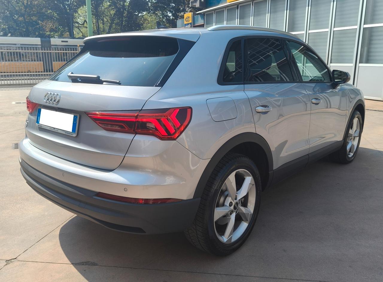 Audi Q3 45 TFSI e S tronic Business