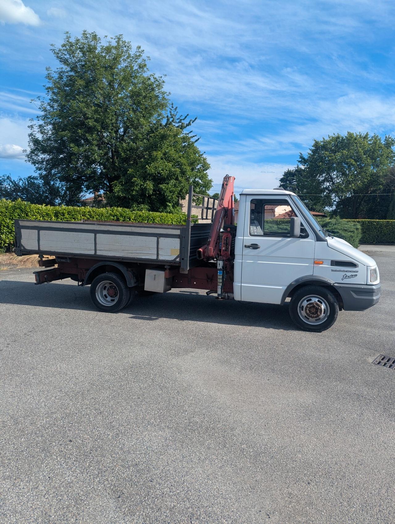 Iveco Daily 35.10 con gru