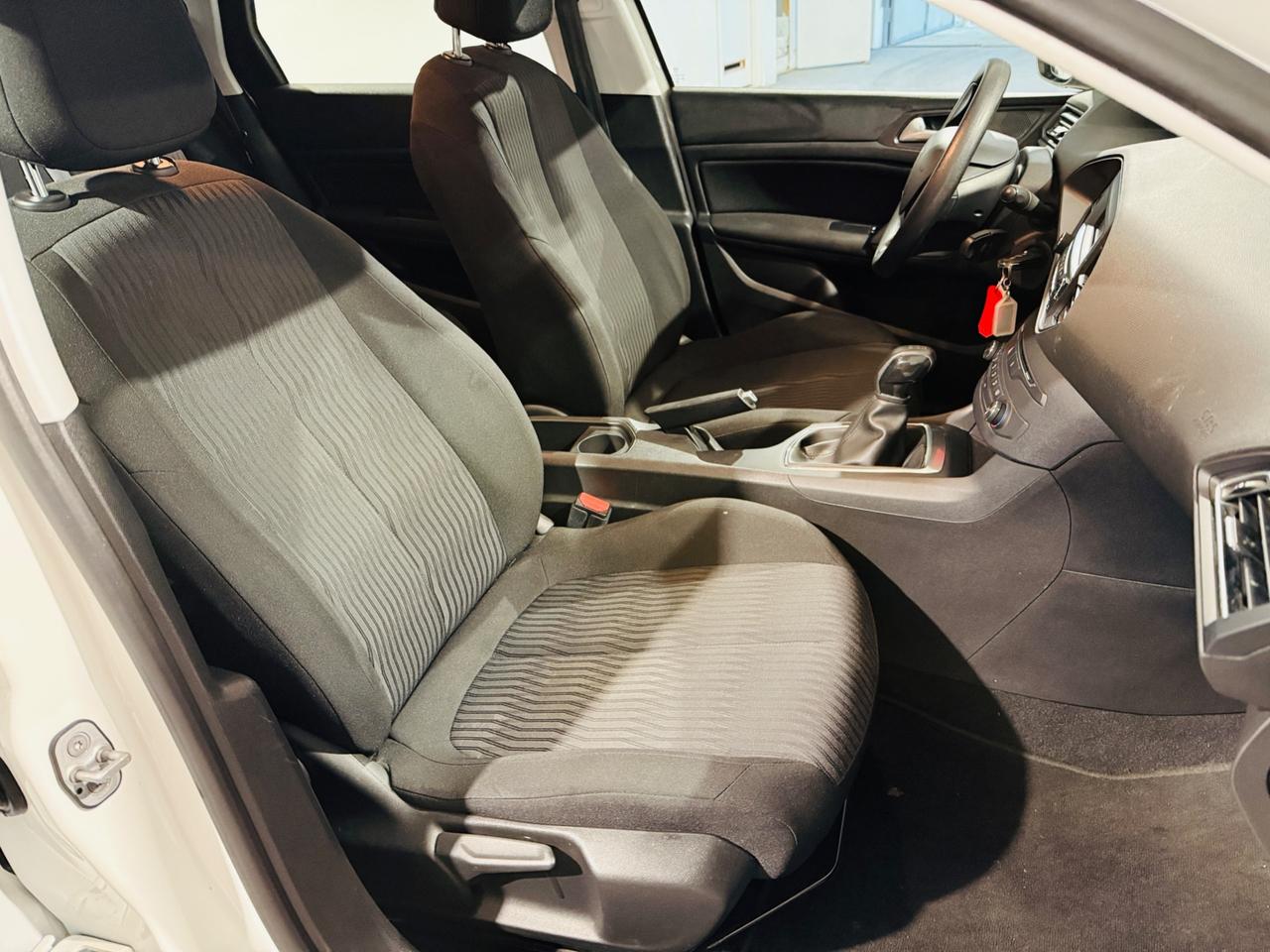 Peugeot 308 BlueHDi 100 S&S Business