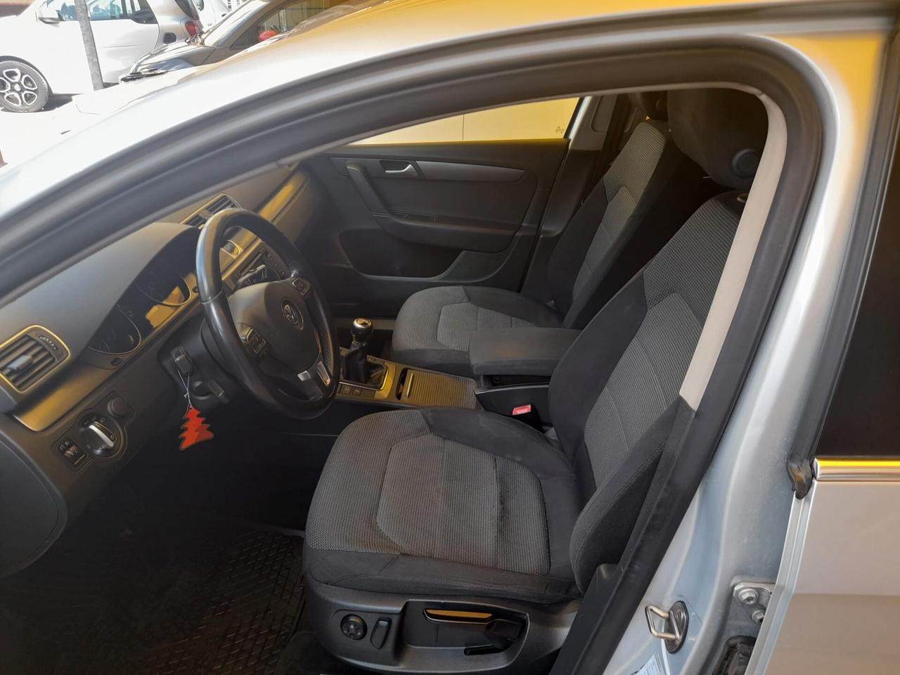 Volkswagen Passat 1.6cc diesel 12 mesi garanzia-2012