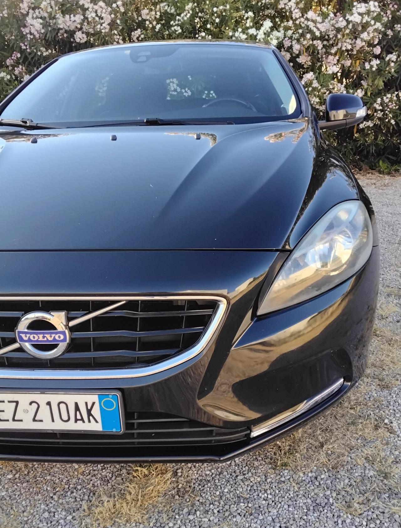 Volvo V40 D2 1.6 R-design Kinetic