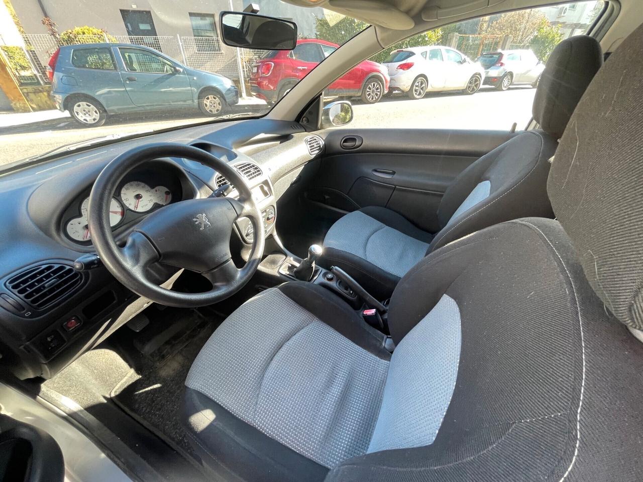 Peugeot 206 1.1 3p. XT