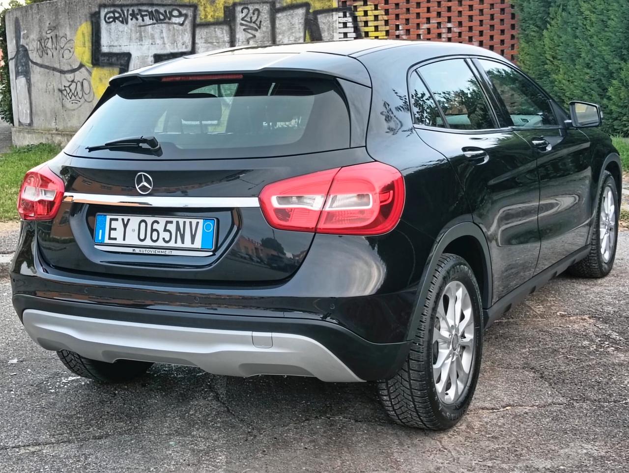 Mercedes-benz GLA 180 d Premium..CELL 320 147 1147 WUATSAPP