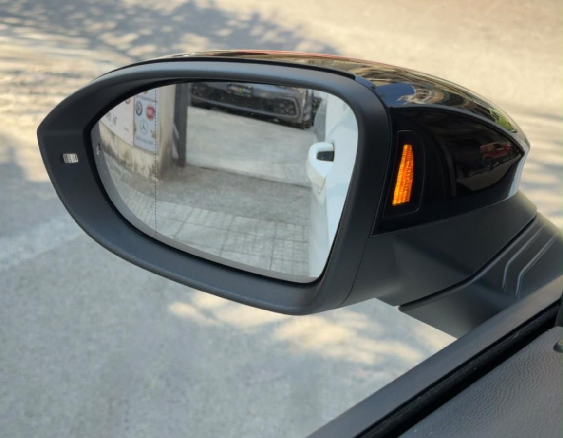 Volkswagen Golf 8 GTI 2.0 TSI 245CV