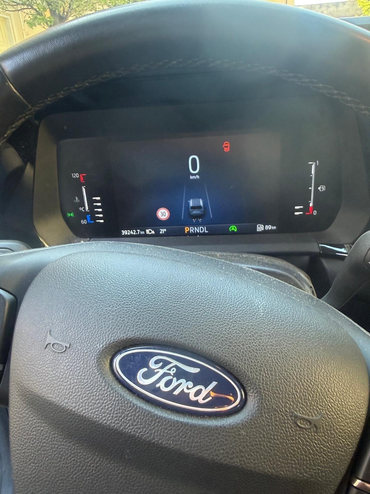 Ford Tourneo Courier 1.0 EcoBoost Titanium