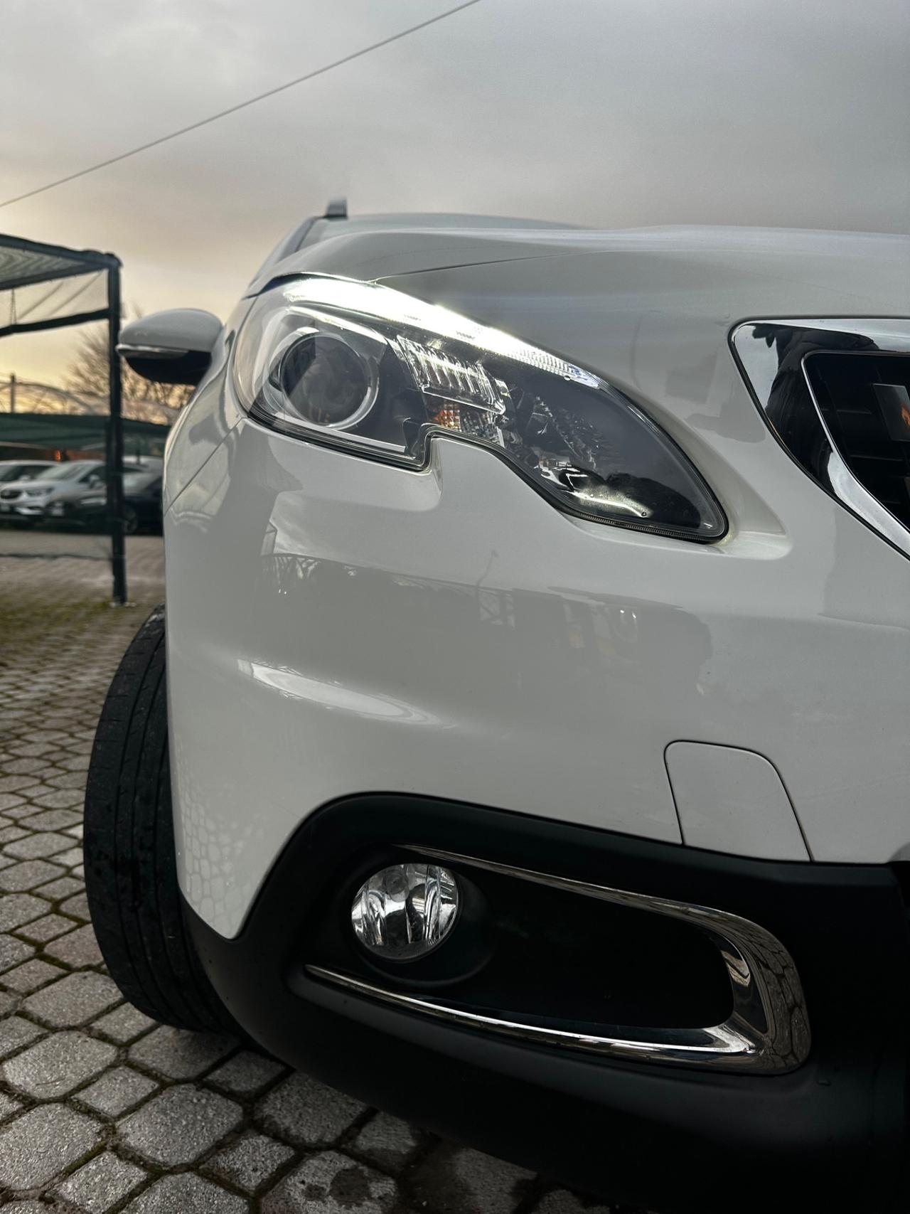 Peugeot 2008 PureTech 82 Allure GPL 117000 KM