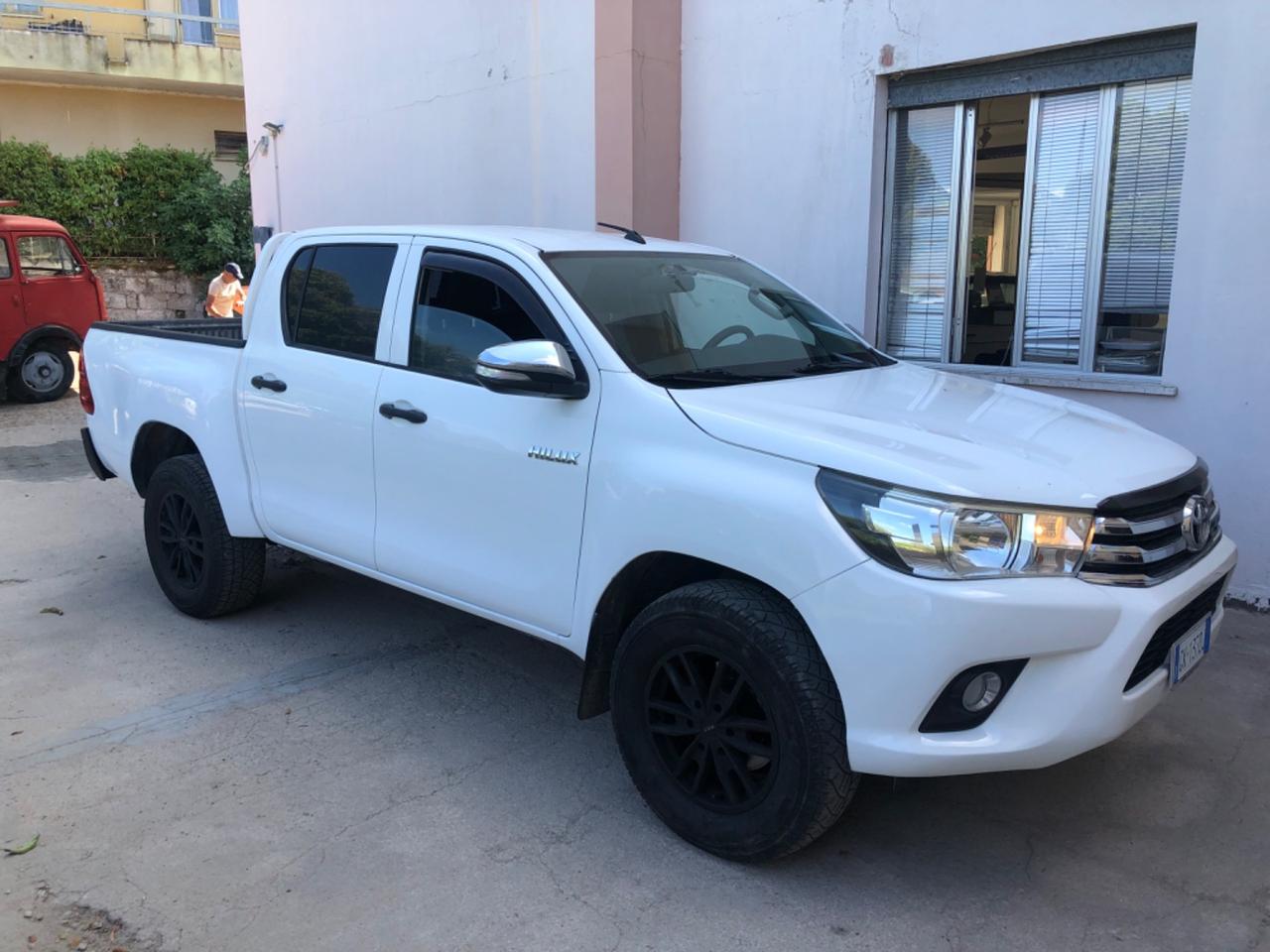 Toyota Hilux 2.4 D-4D 4WD 4 porte Double Cab Lounge