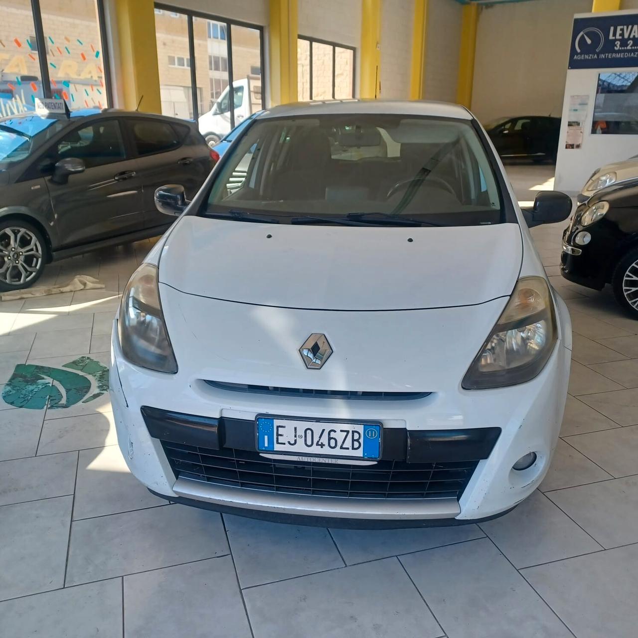 NEOPATENTATI CLIO 1.2 AFFIDABILE GARANZIA 12 MESI