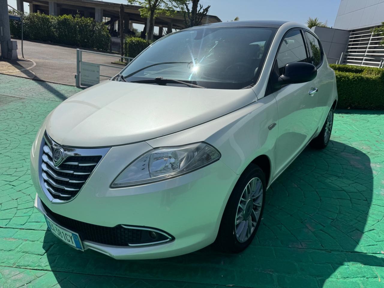 Lancia Ypsilon 1.2 69 CV 5 porte S&S Platinum