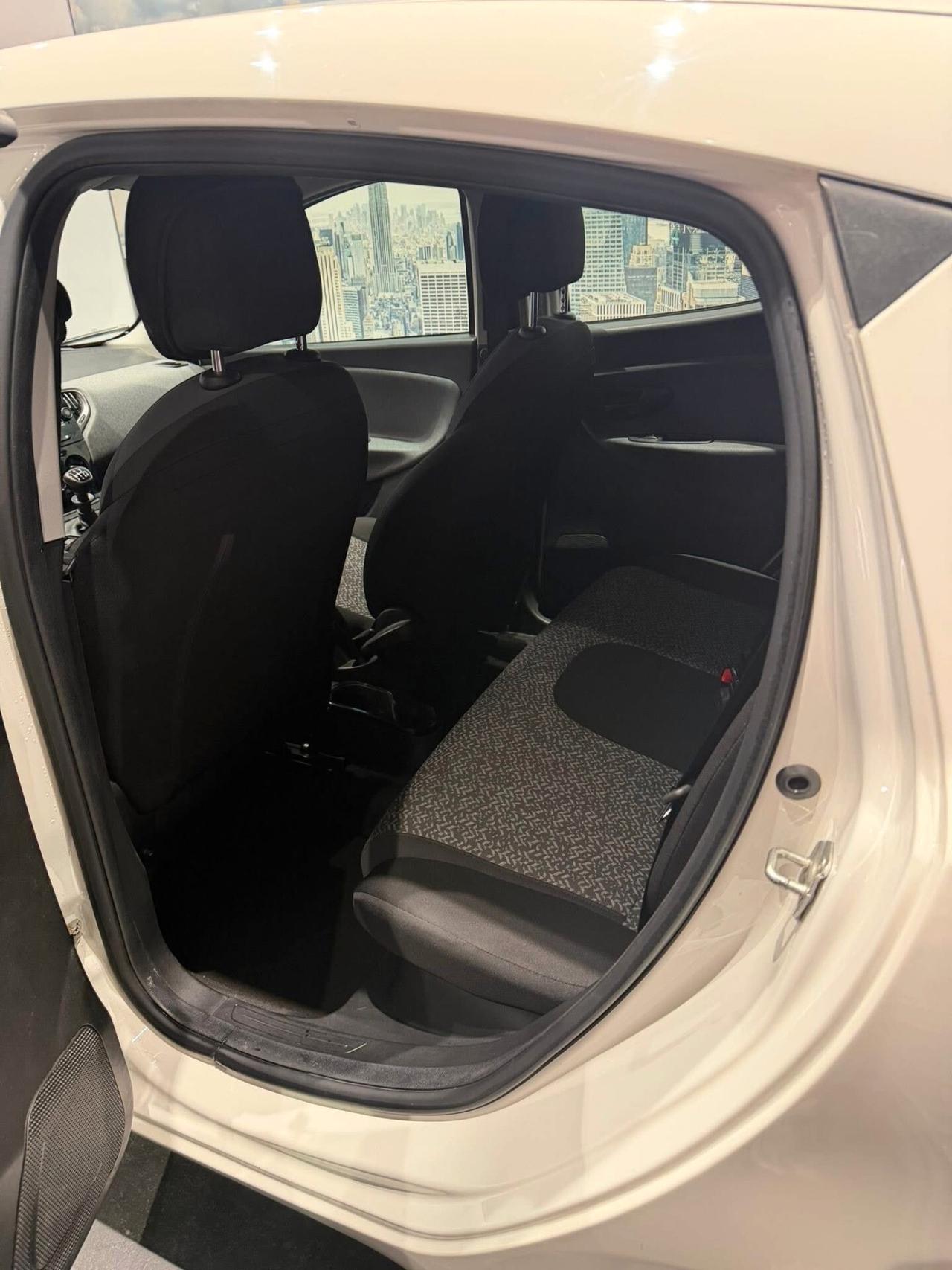 Lancia Ypsilon 1.0 FireFly 5 porte S&S Hybrid Ecochic Gold