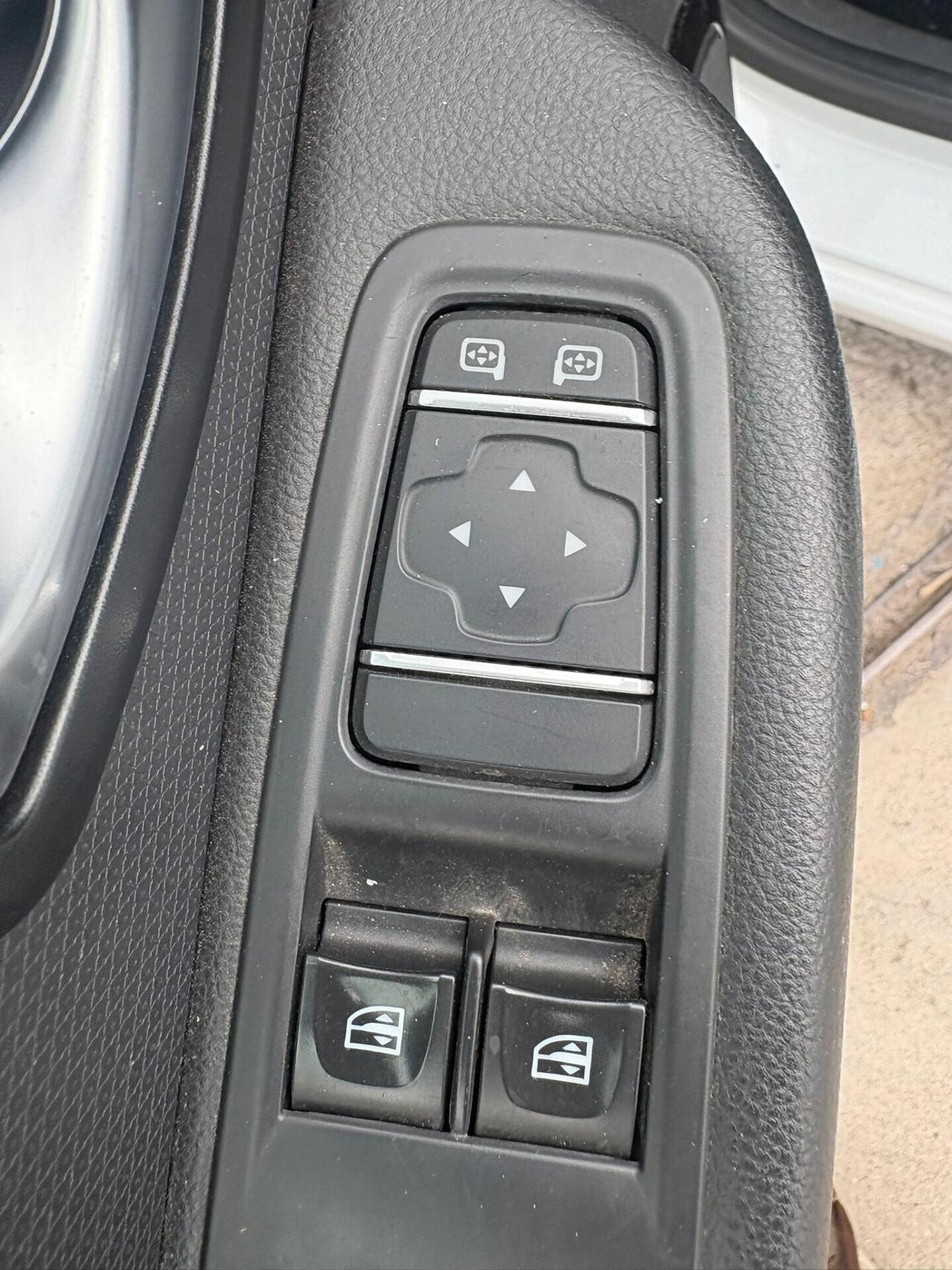 Renault Clio TCe 12V 75 CV 5 porte Moschino Life