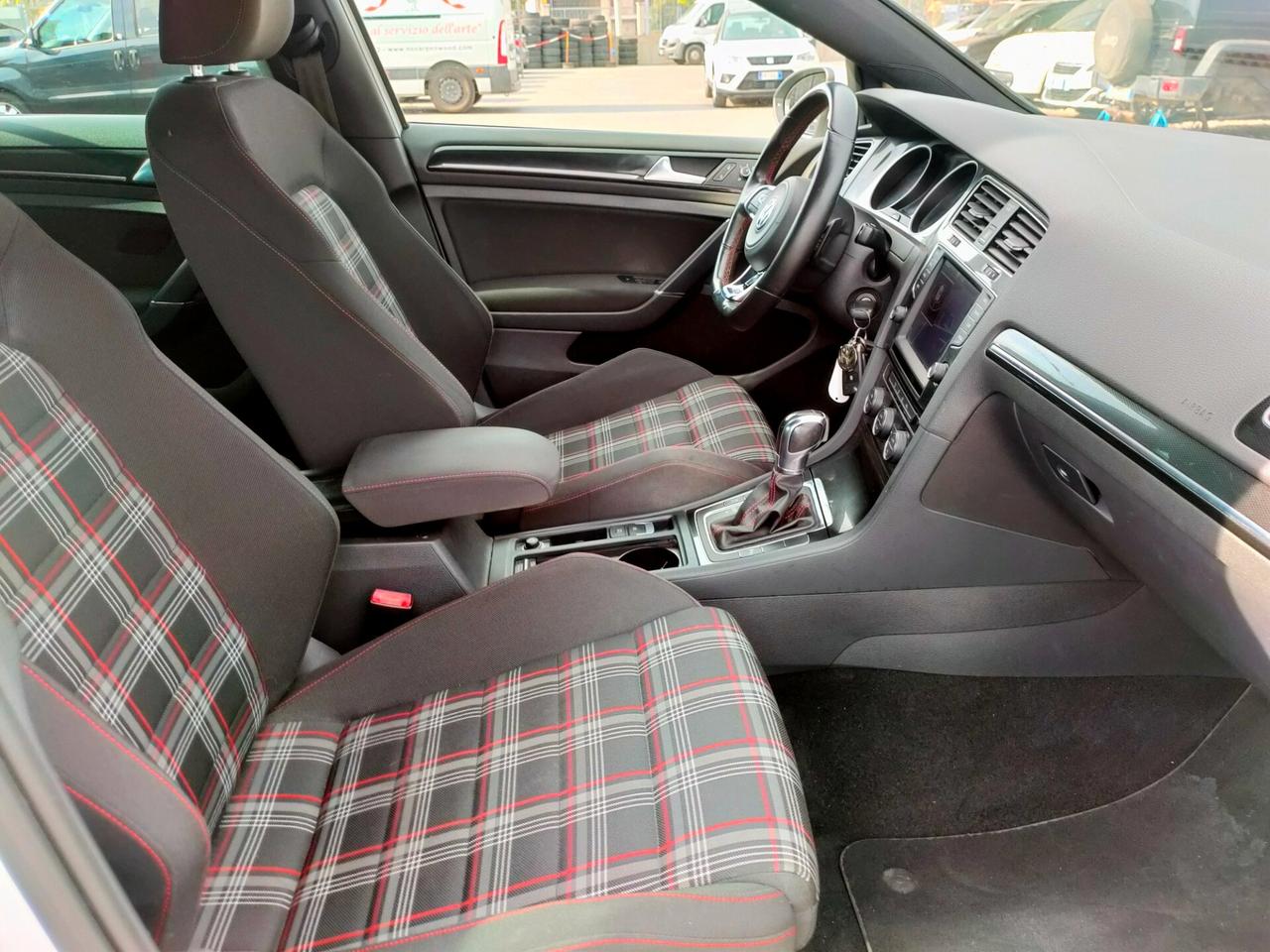 Volkswagen Golf GTI Performance 2.0 TSI 5p. dsg