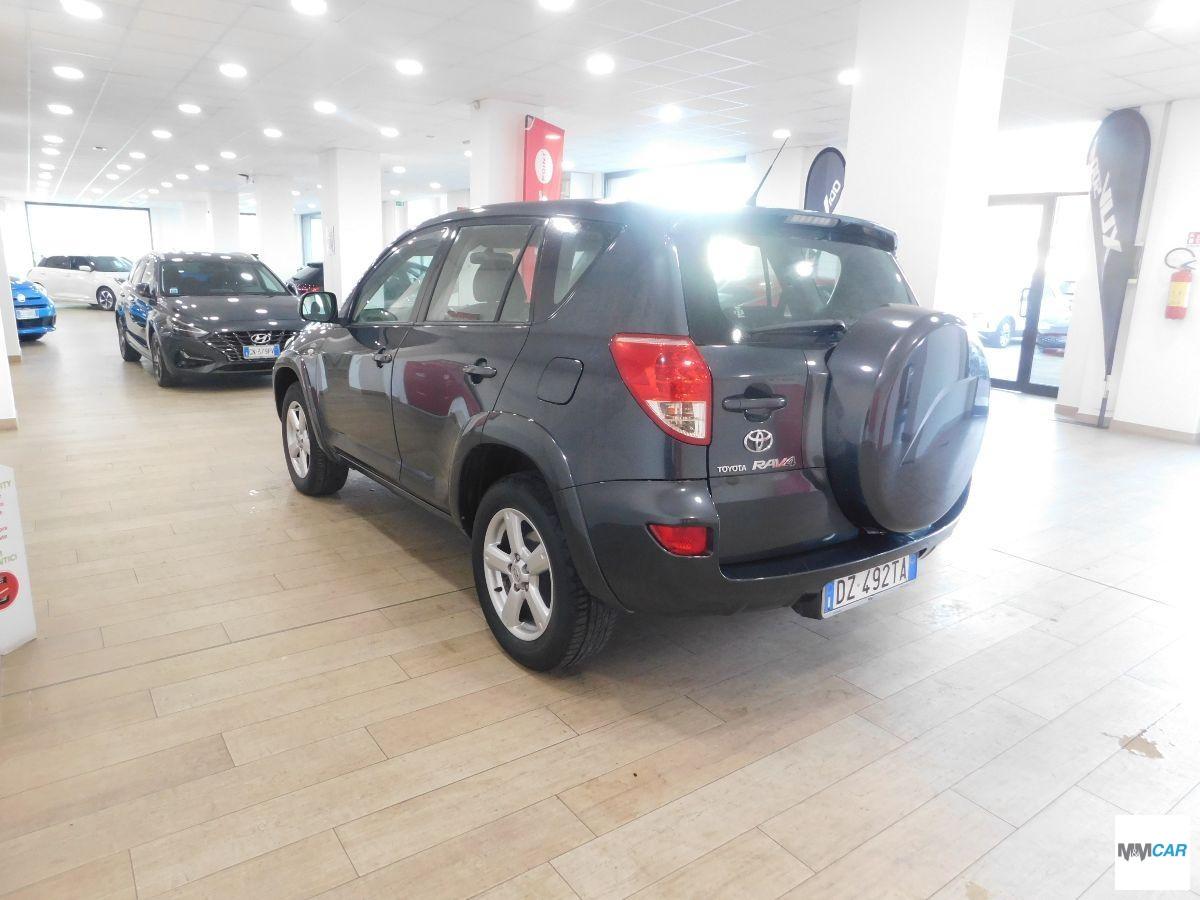 TOYOTA - RAV4 - 2.2 D-4D 177CV Luxury