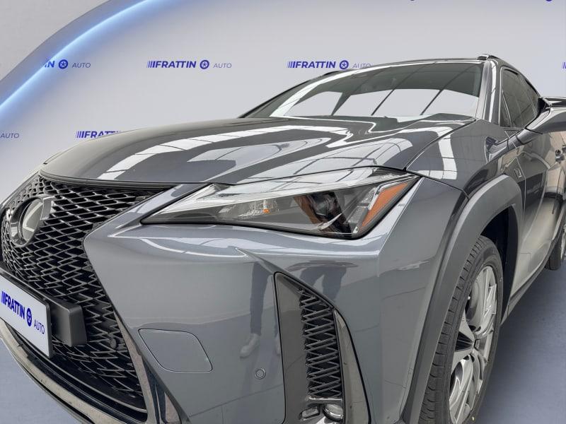 LEXUS UX HYBRID 4WD DESIGN