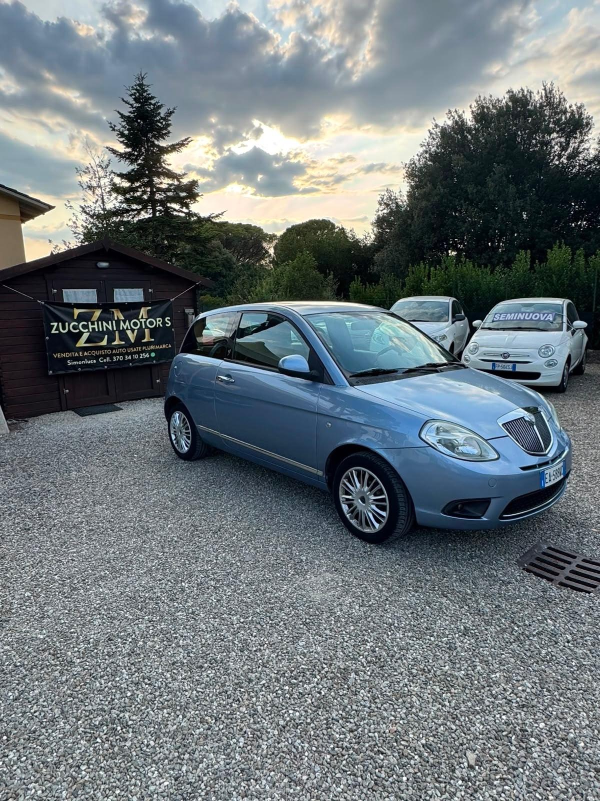 Lancia Ypsilon 1.3 MJT 75 CV MomoDesign
