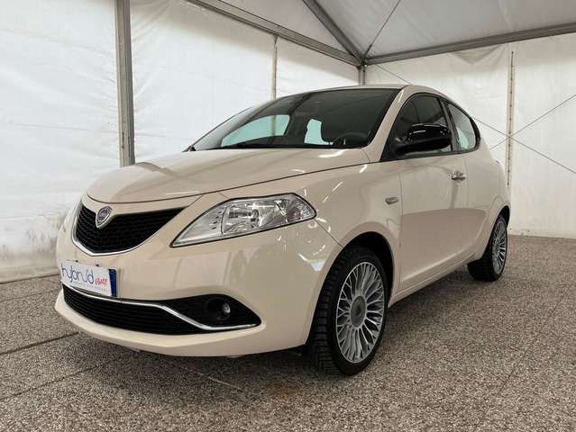 Lancia Ypsilon 1.2 69 CV 5 porte Platinum