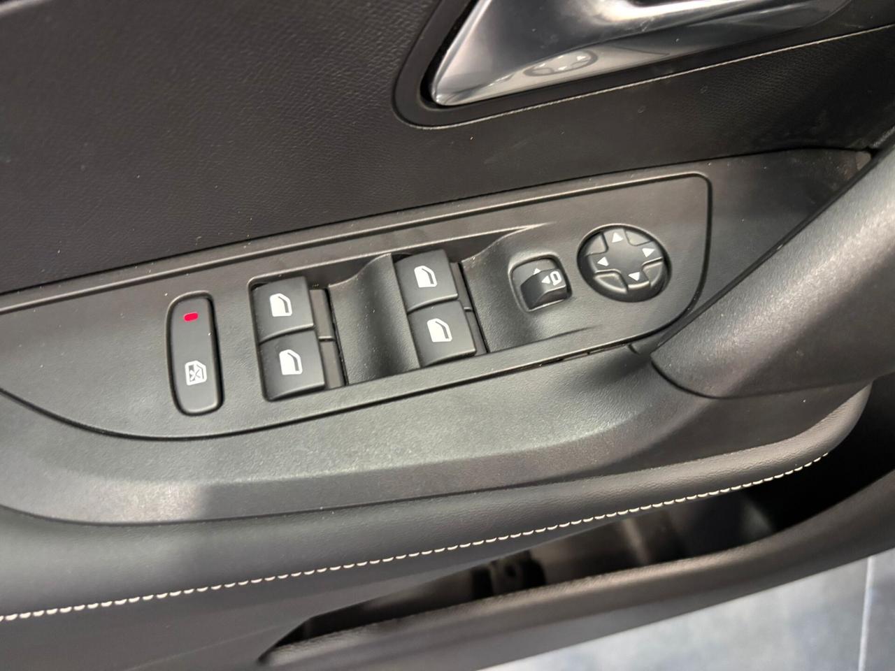 Peugeot 2008 1.2 PureTech 100 S&S Allure