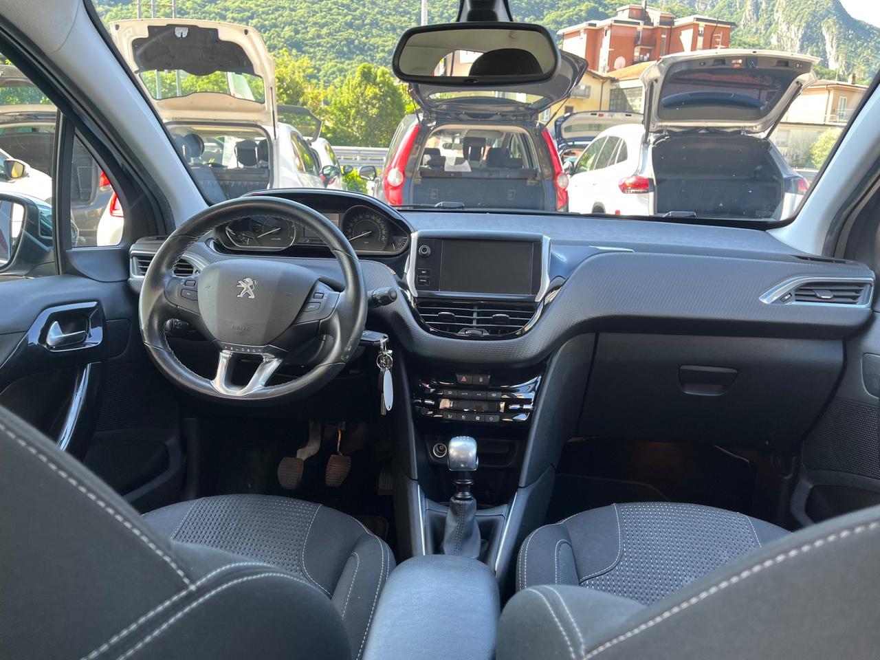 PEUGEOT 208 - NEOPATENTATI