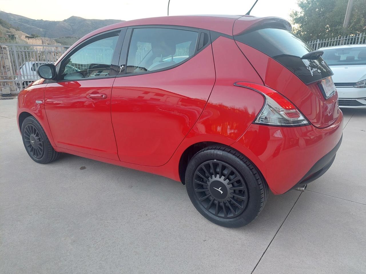 Lancia Ypsilon 1.3 MJT 16V 95 CV 5 porte 2015