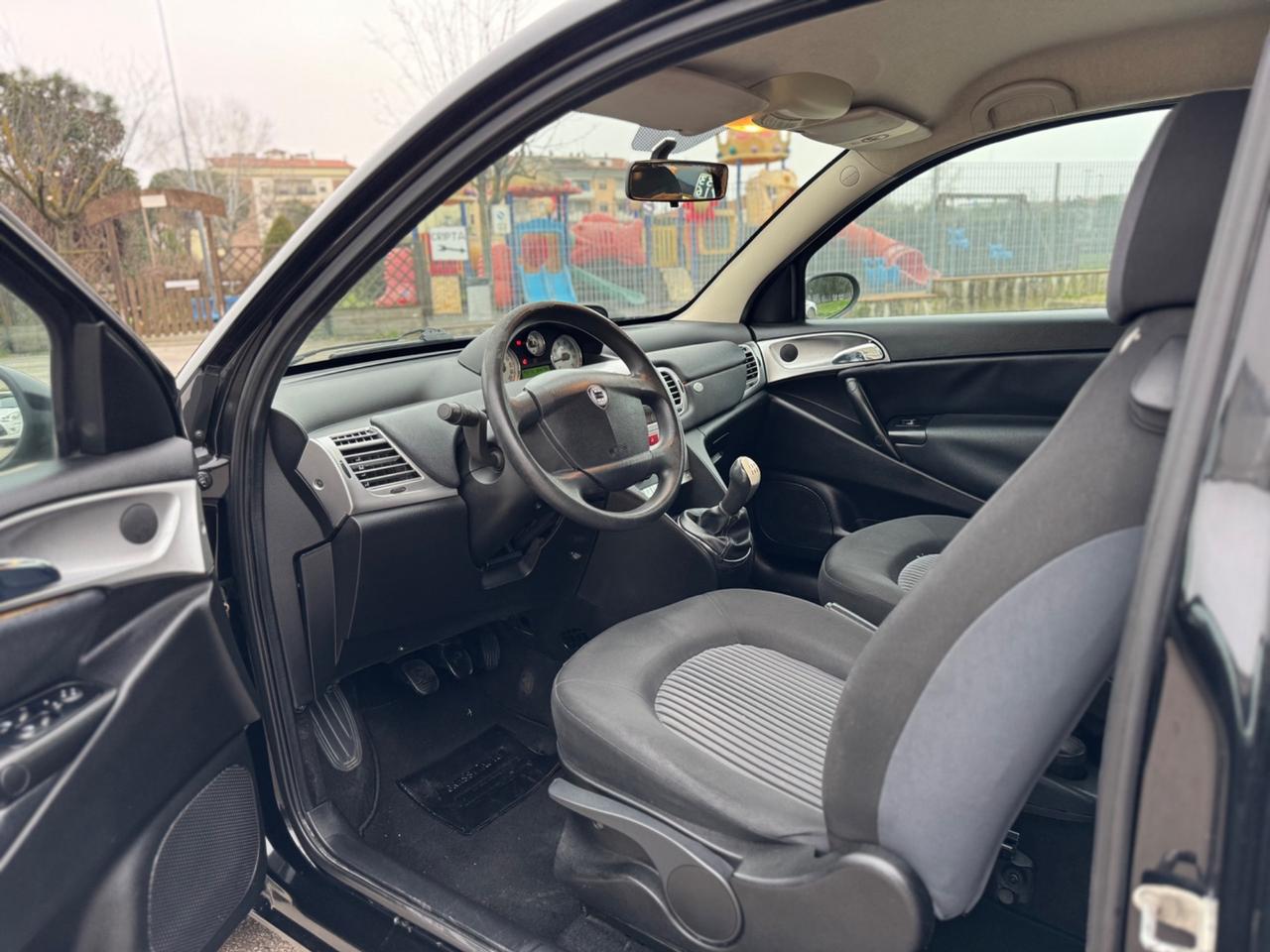 Lancia Ypsilon 1.3 MJT 75 CV Argento