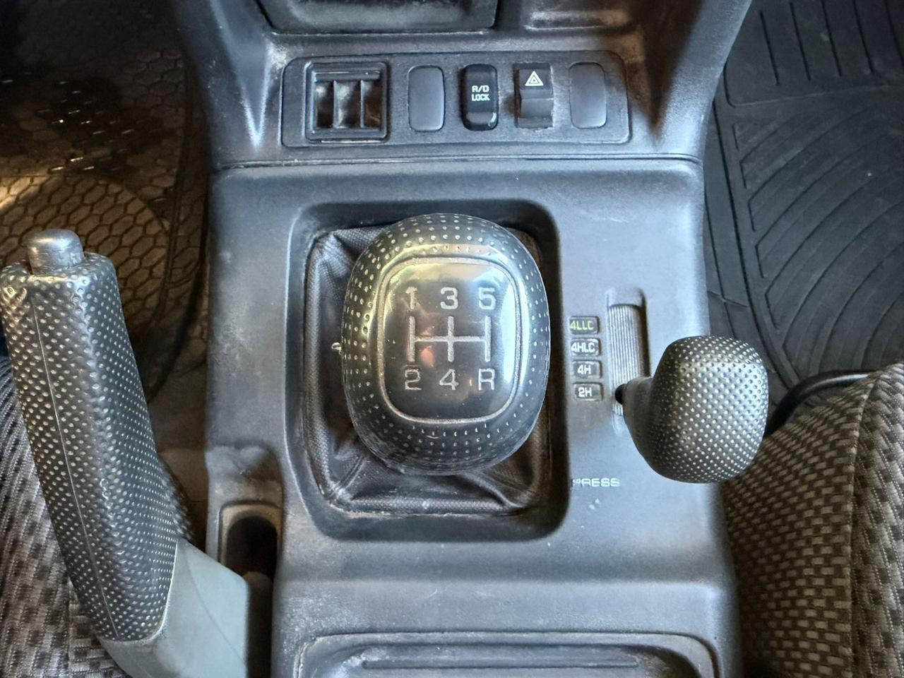 Mitsubishi Pajero 2.5 TDI 3p. GLX Autocarro