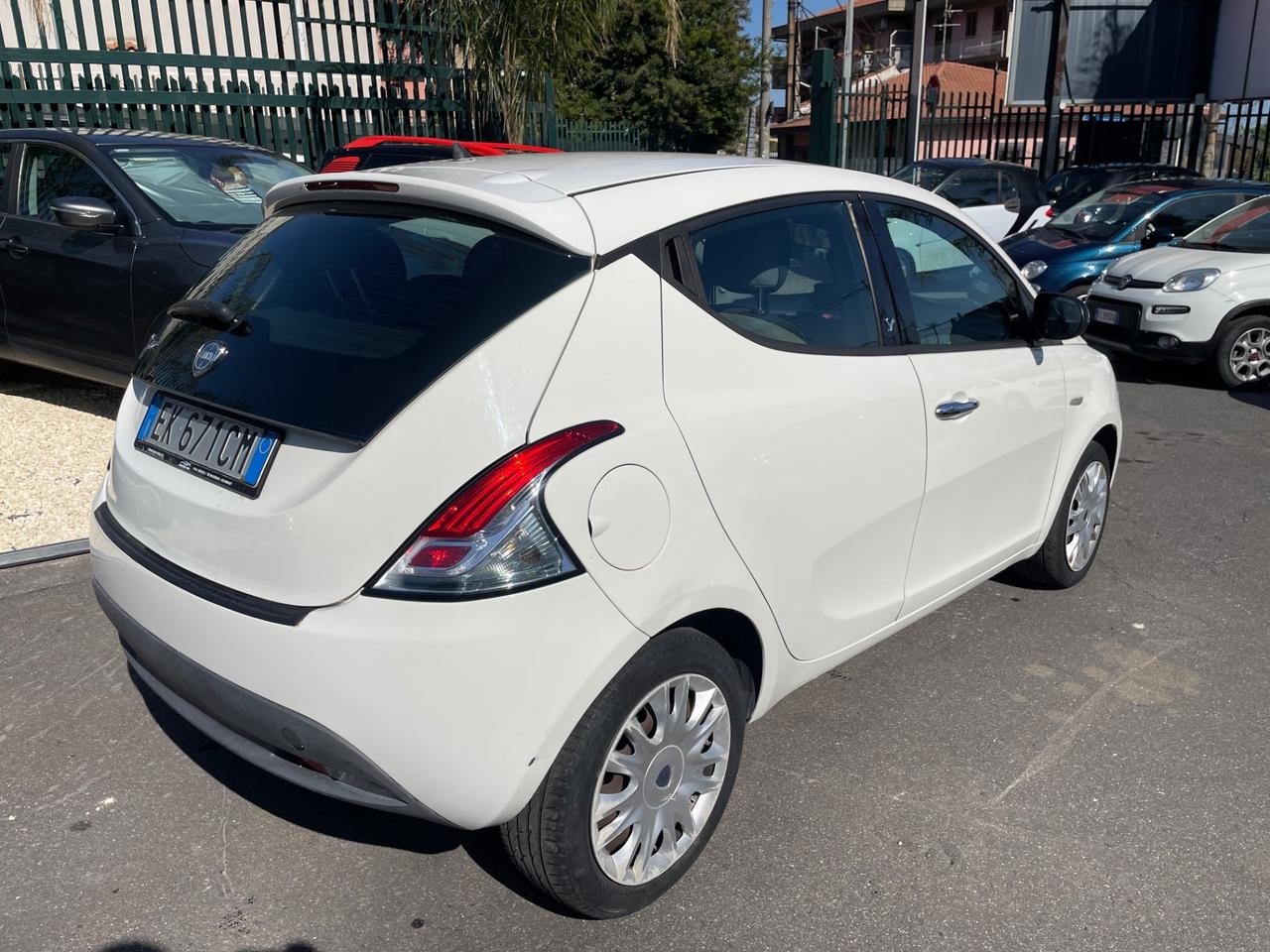 Lancia Ypsilon 1.2 69 CV 5 porte S&S Silver