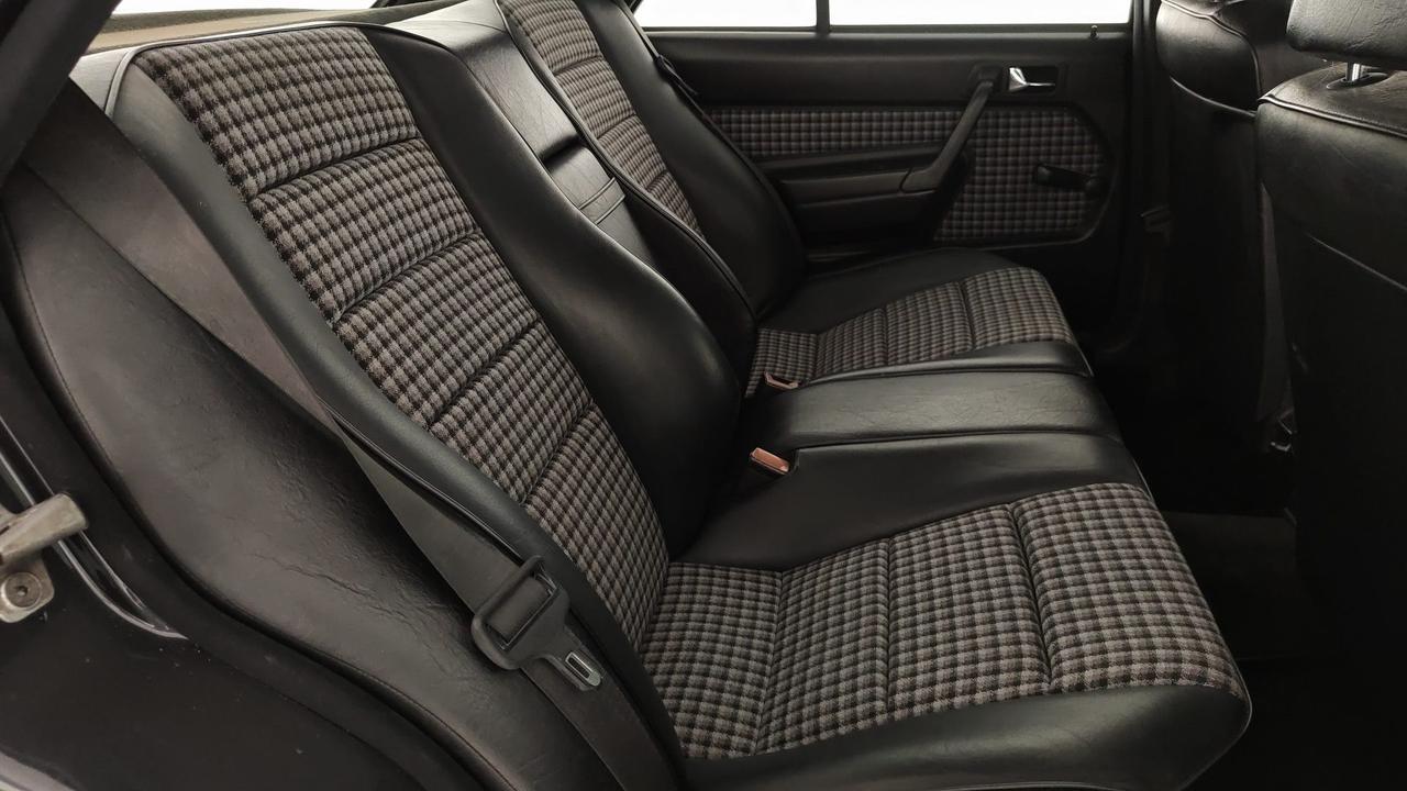 Mercedes-Benz E190 2.3 16V