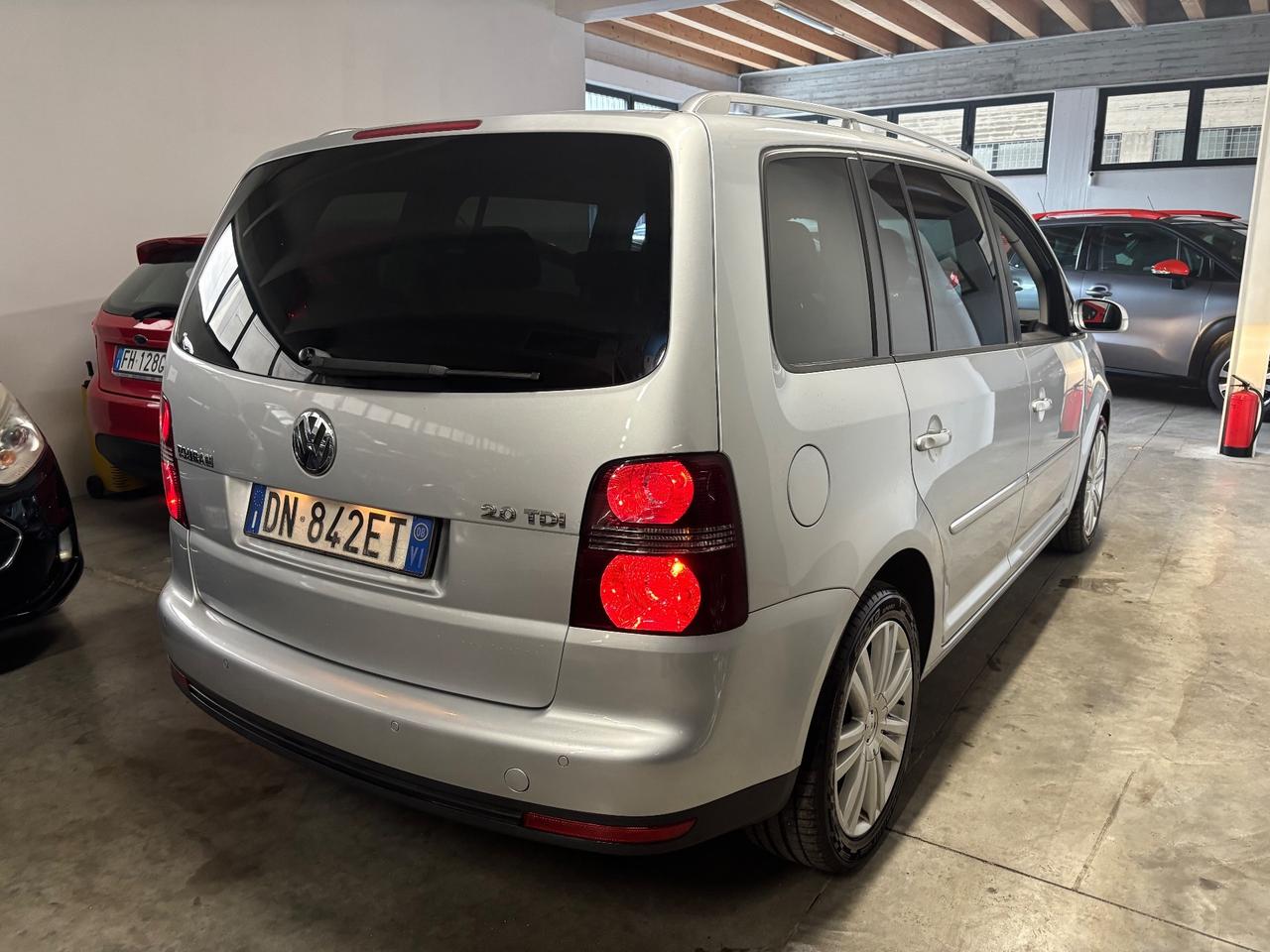 Volkswagen Touran 2.0 TDI 7 POSTI