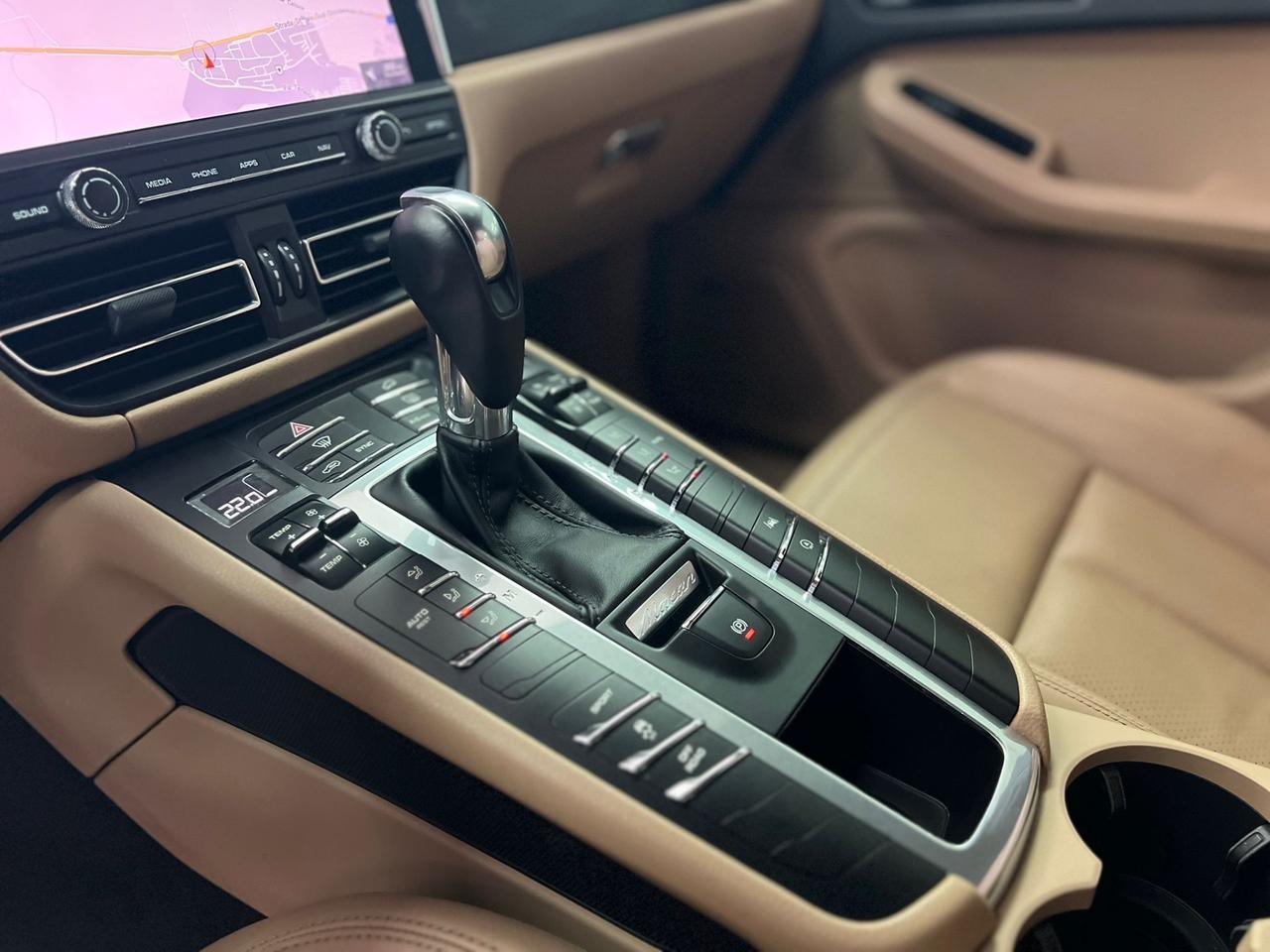Porsche Macan 2.0 Iva esposta