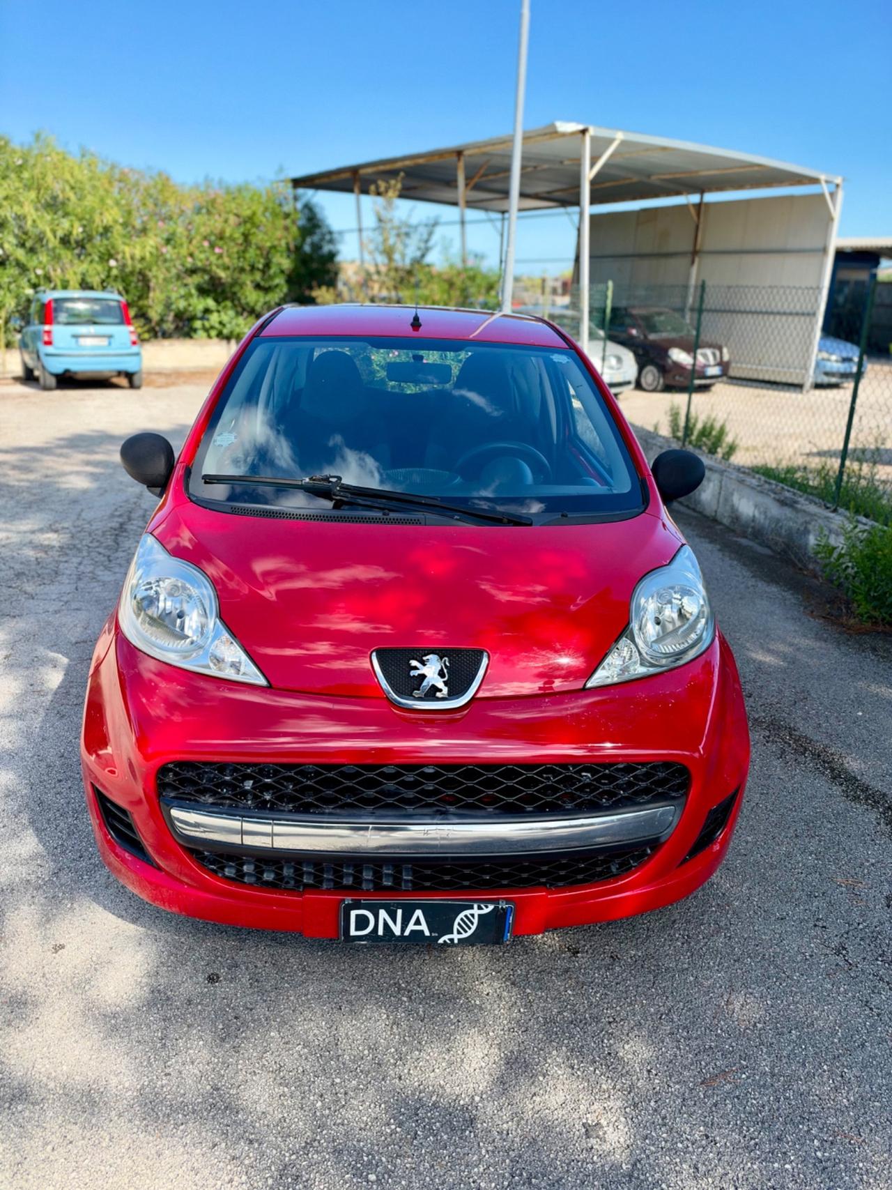 Peugeot 107 1.0 benzina neopatentati uniproprietà