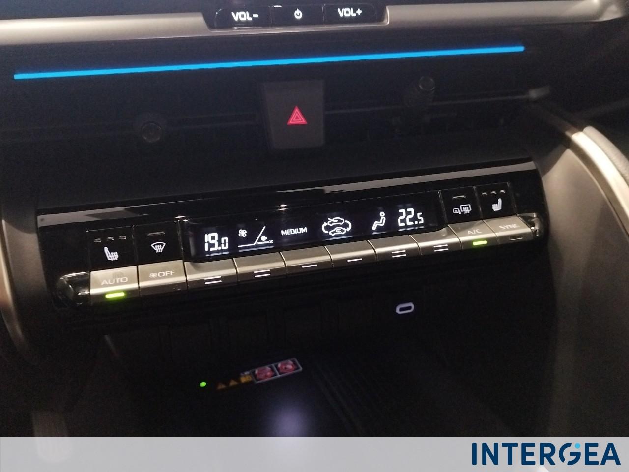 TOYOTA C-HR 1.8 hev Lounge fwd e-cvt