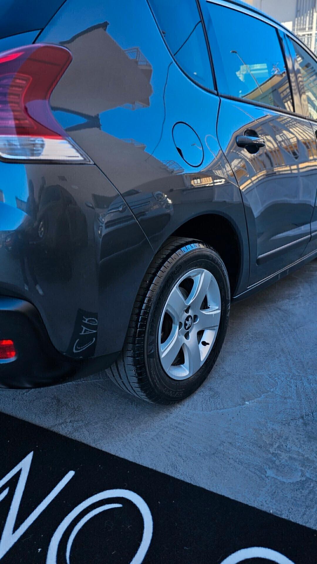 Peugeot 3008 1.6 HDi 115CV ETG6 Allure