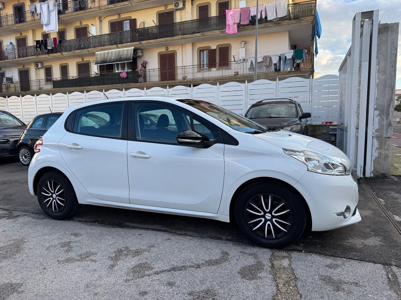 Peugeot 208 1.2 BENZINA 82CV Active 11/2013