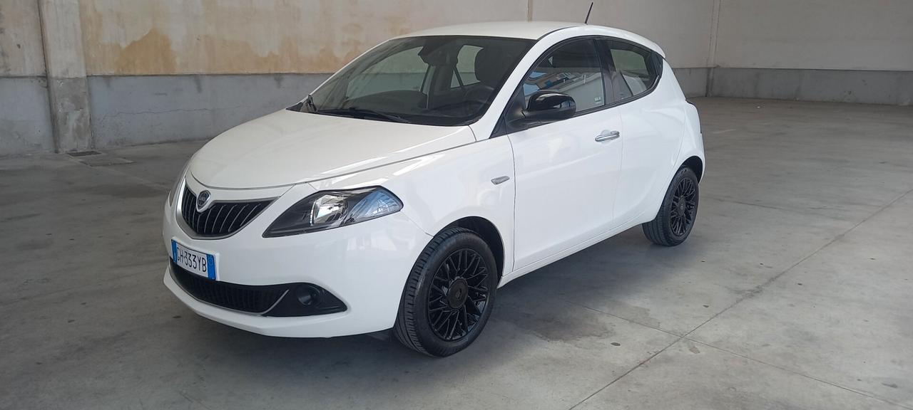 Lancia Ypsilon 1.0 FireFly 5 porte S&S Hybrid Silver
