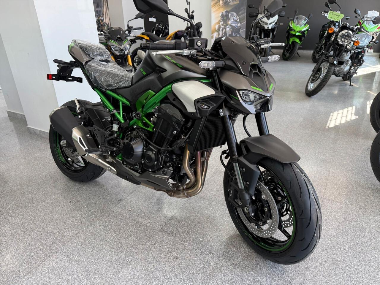 KAWASAKI NAKED Z900